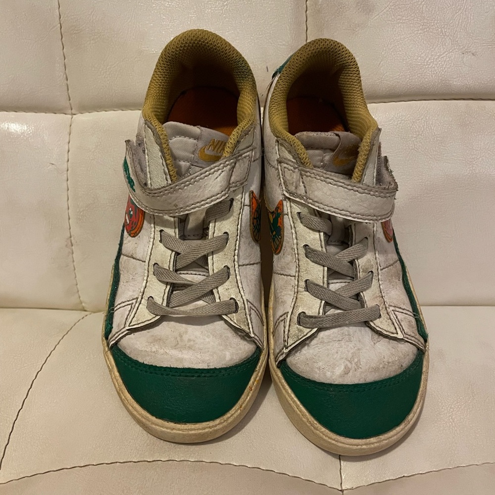 Nike Blazer Low white and Green Size 1Y